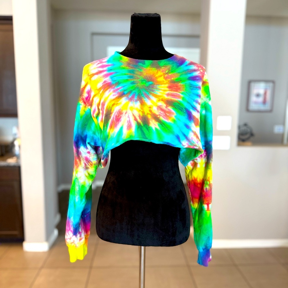 Onyx Nine Cropped Tiedye Sweater size M